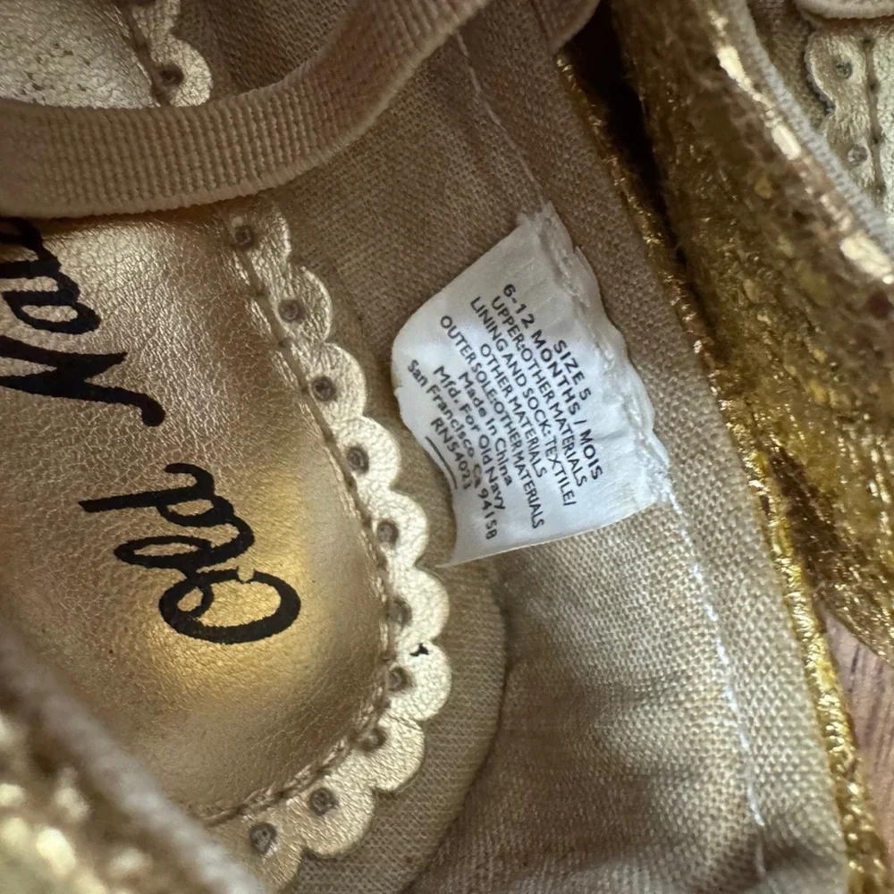 Old Navy Girls Gold Glitter Bow Dress Shoes Size 5 Sparkly Party Flats